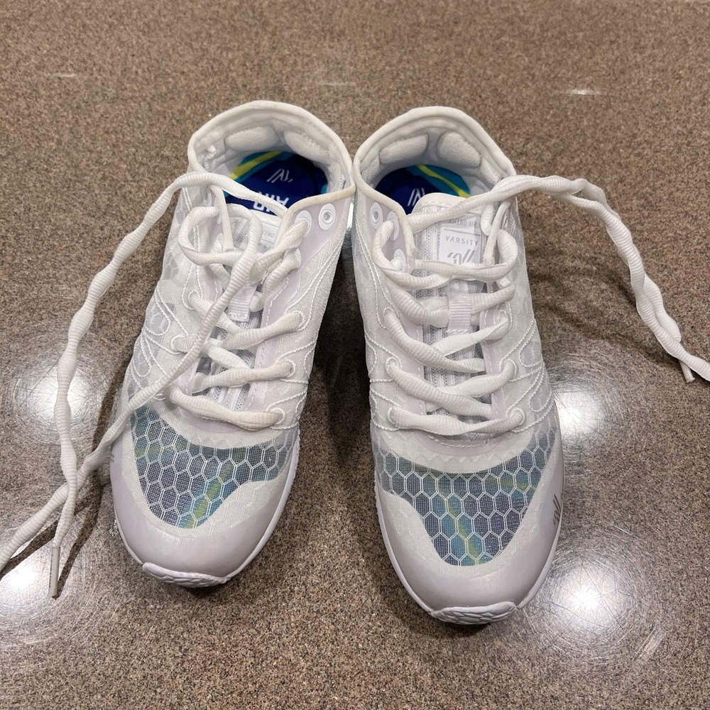 Varsity ascend air size 4